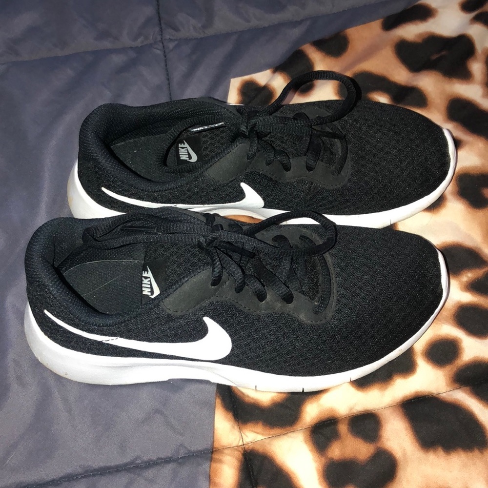 Nike Tennis Shoes